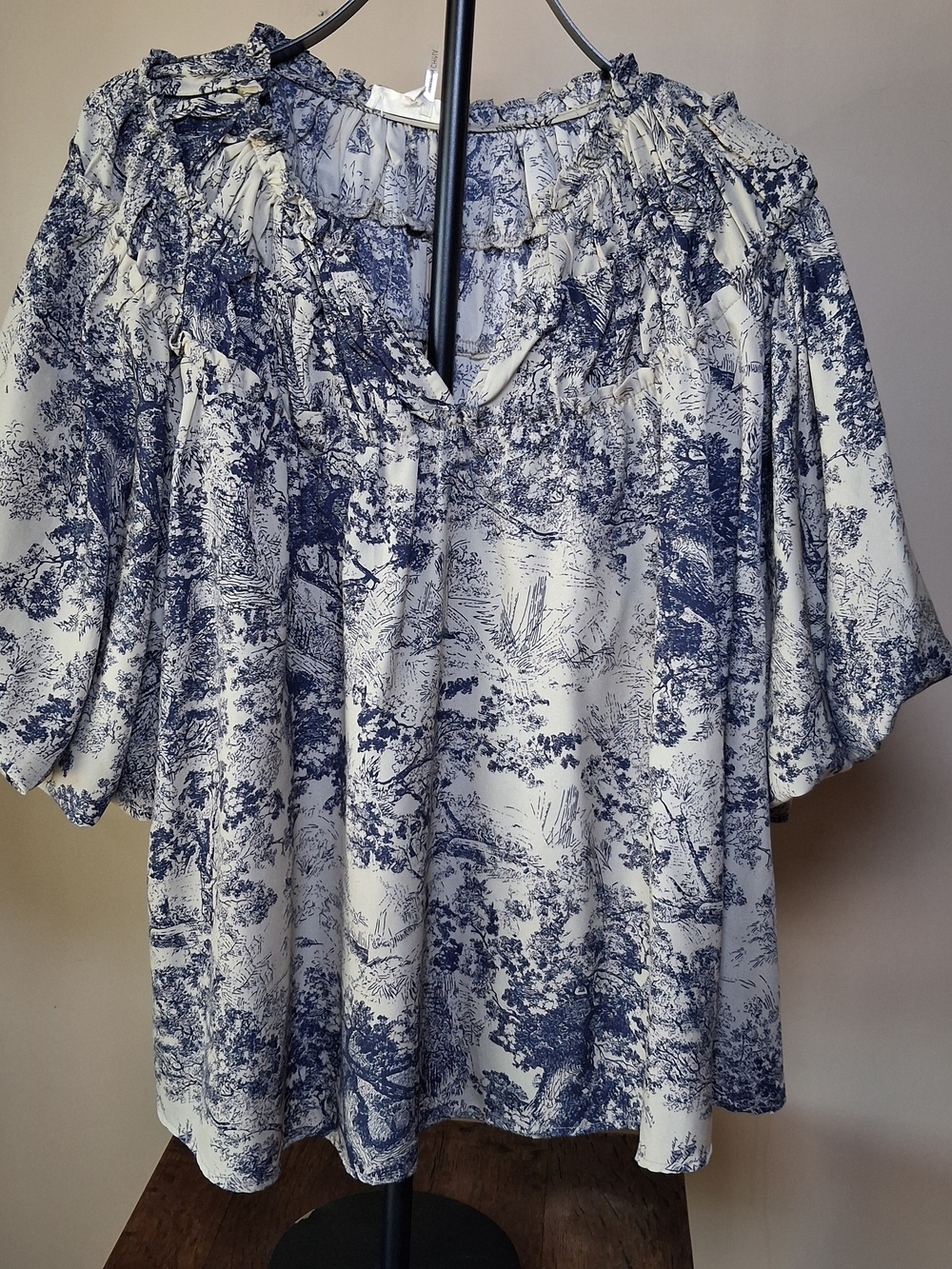 Entro Women's Taupe & Navy Toile Balloon Sleeve Oversized Top; Size M